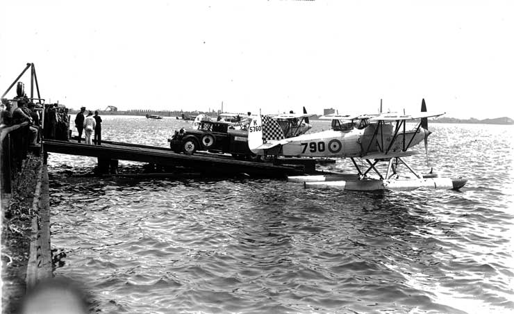 Refueling seaplane