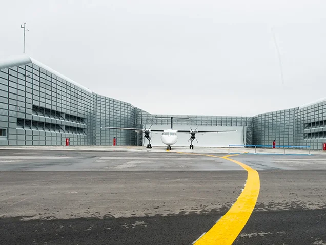 Photo of a plane in Billy Bishop Toronto City Airport’s Ground Run-Up Enclosure