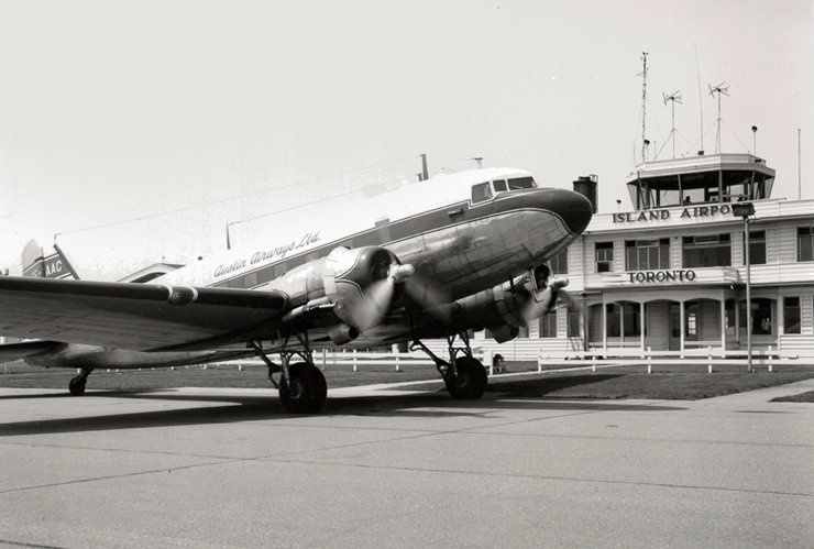 Commercial aircraft infront of air terminal