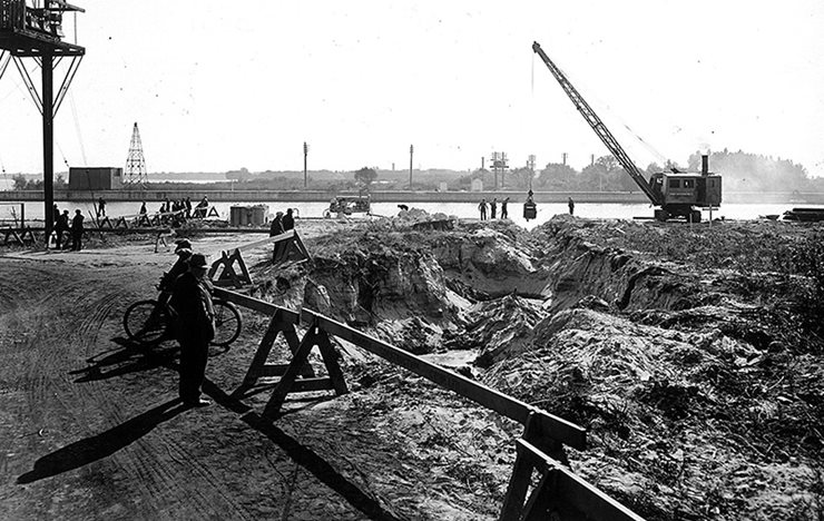 construction crews digging
